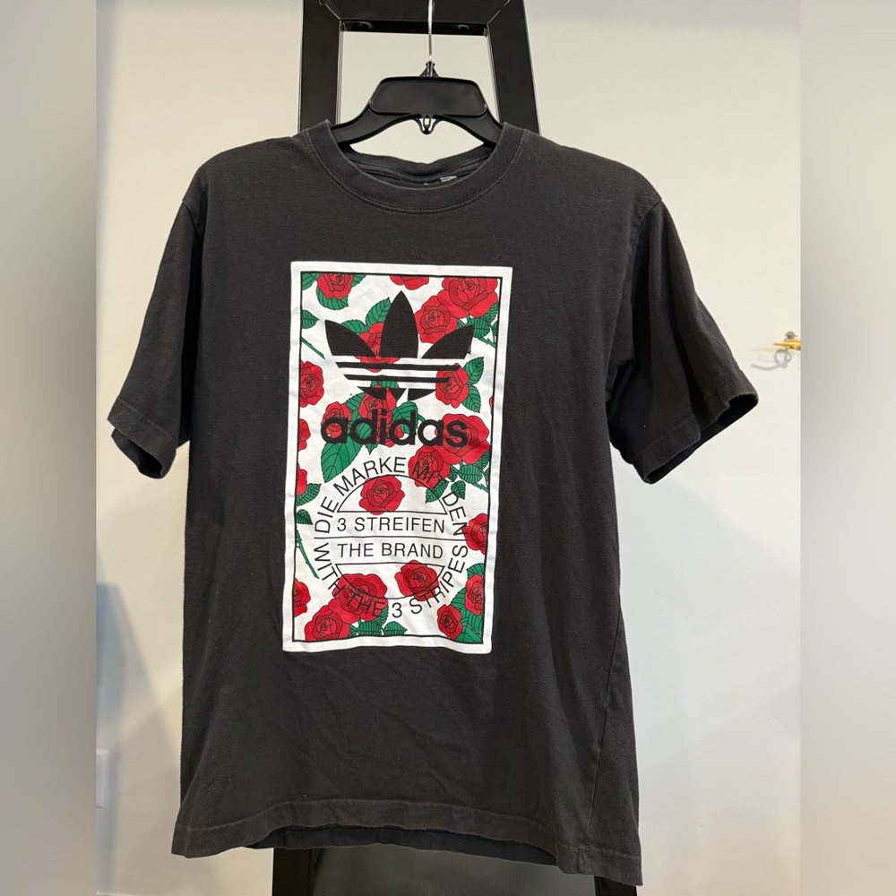 Adidas Black Tee with Red Rose Design Size M smoke, free, pet free